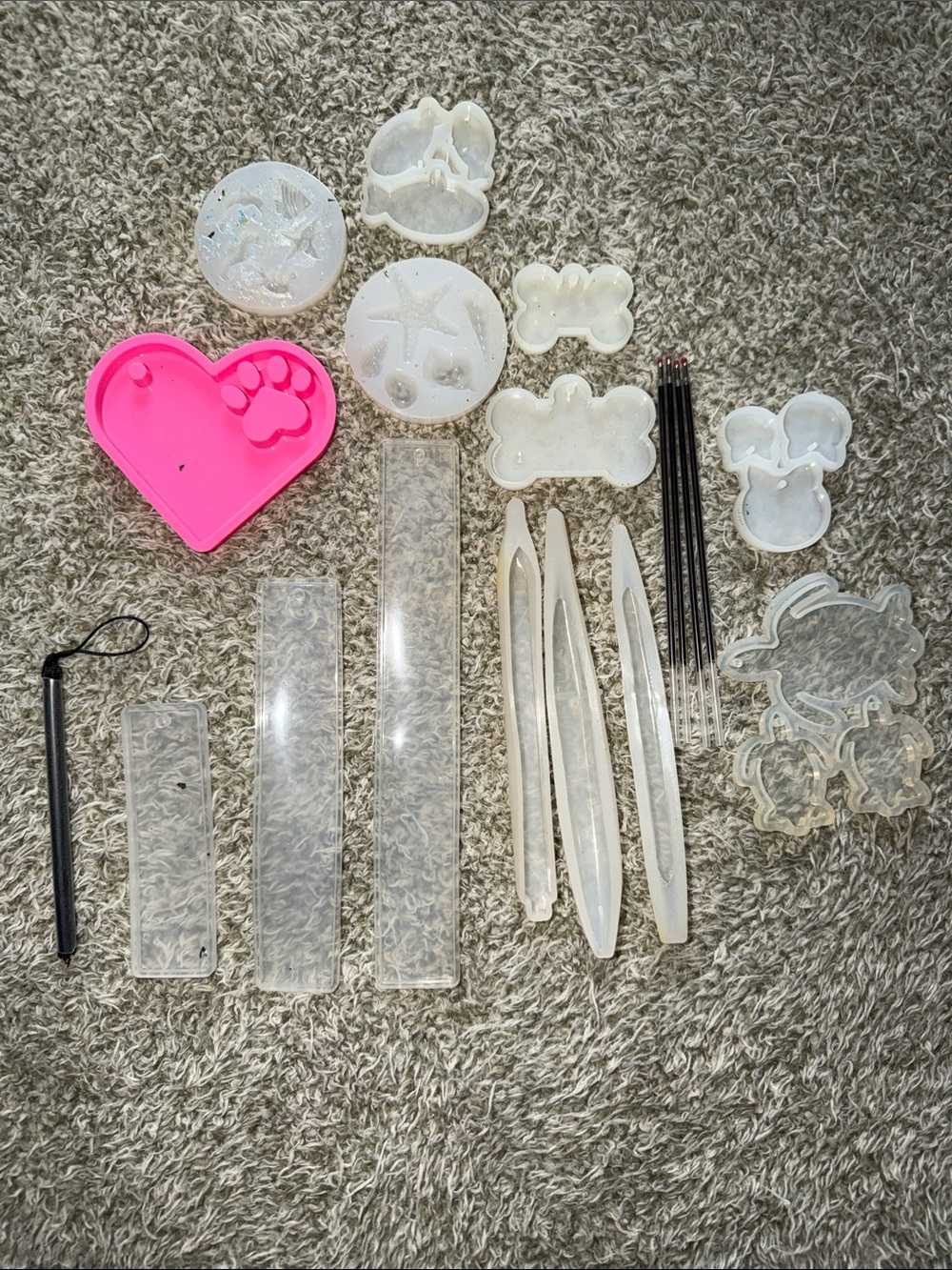 Resin Mold Kit with Heart Paw & Shape Molds - Clear & Pink